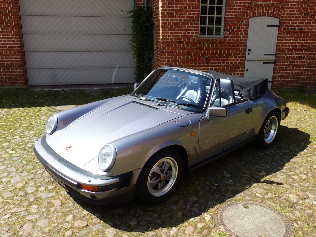 Porsche 911 Carrera 3.2 Cabriolet blau