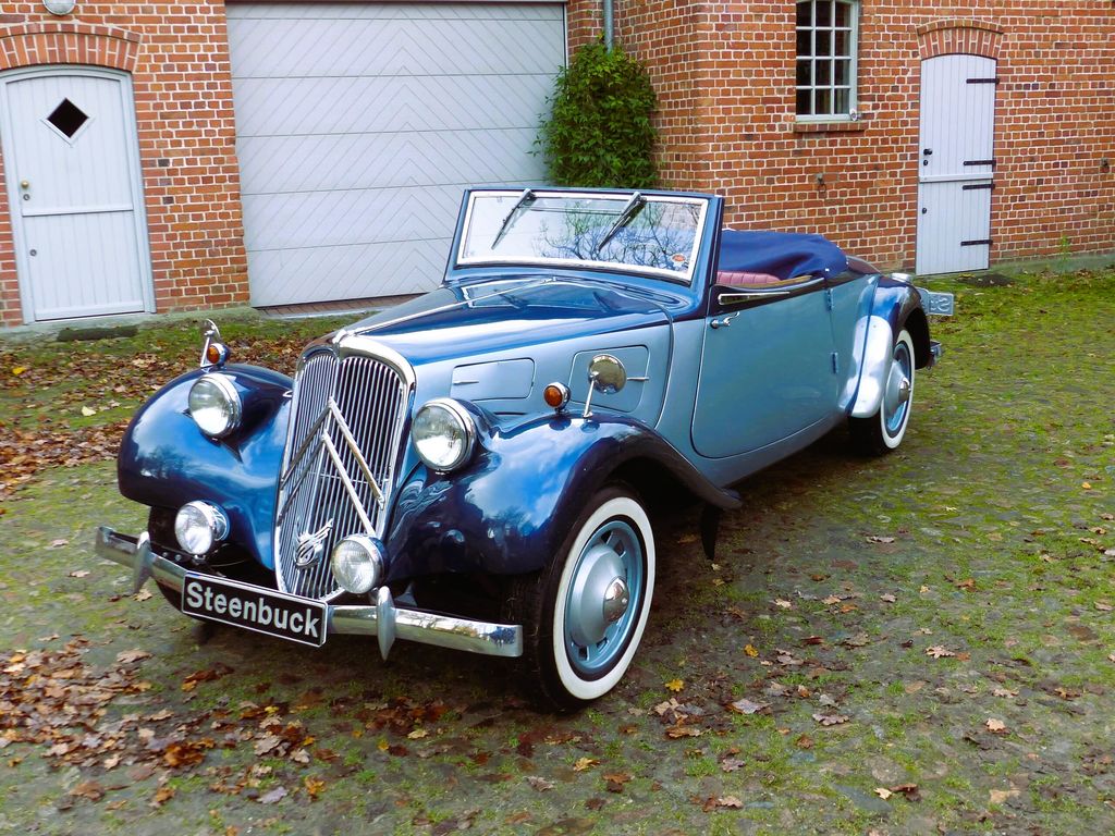 Citroën Traction Avant 11 BL Roadster blau