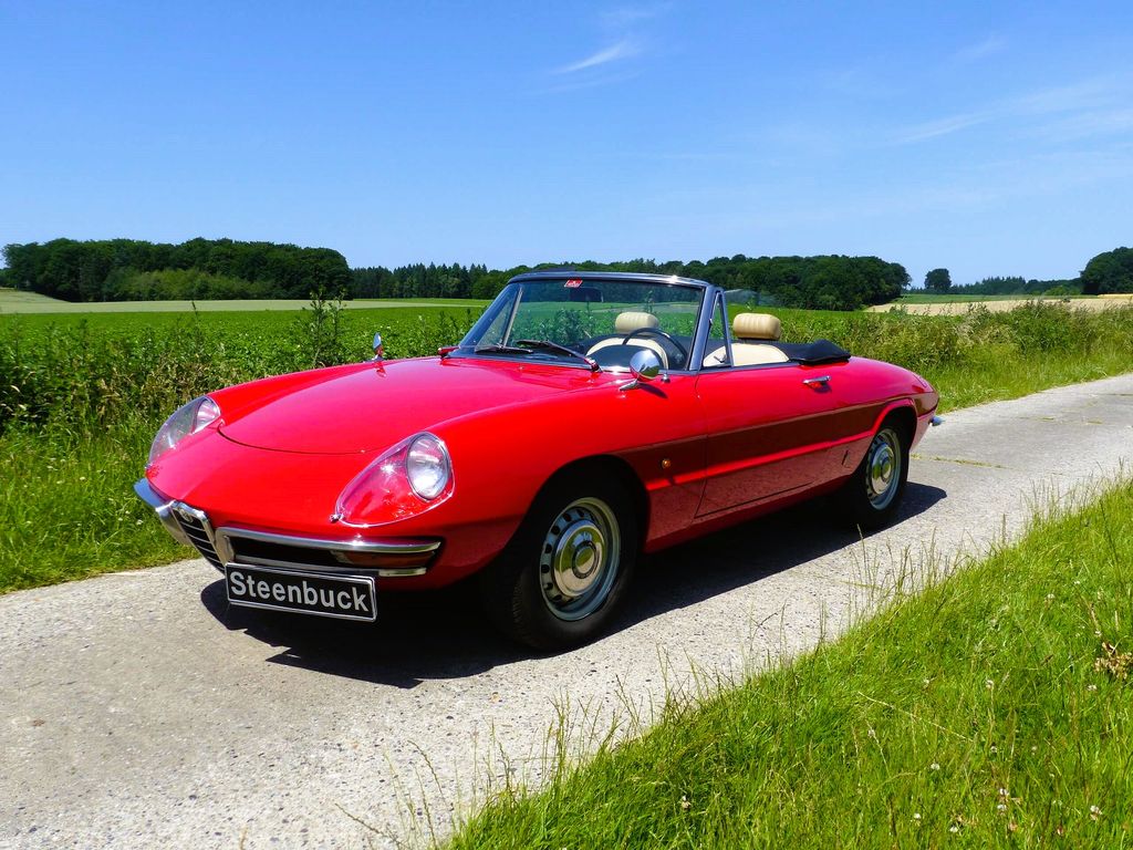 Alfa Romeo 1600 Spider Duetto rot
