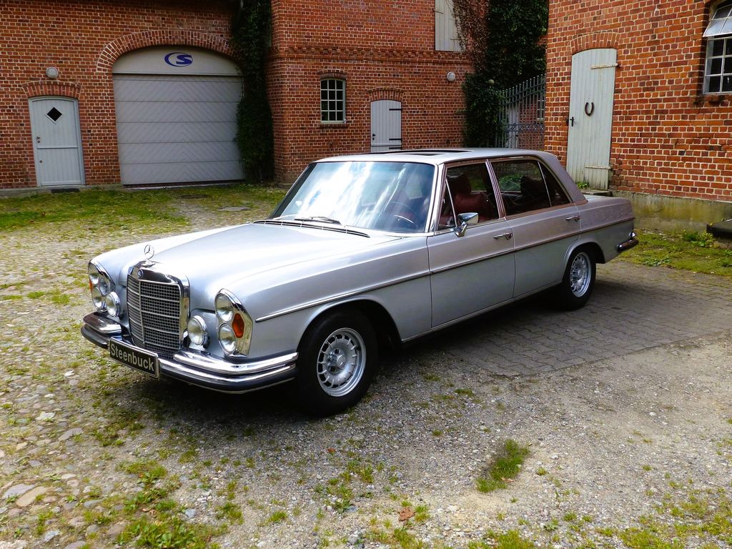 Mercedes-Benz 300 SEL 6.3 silbergrau 2245