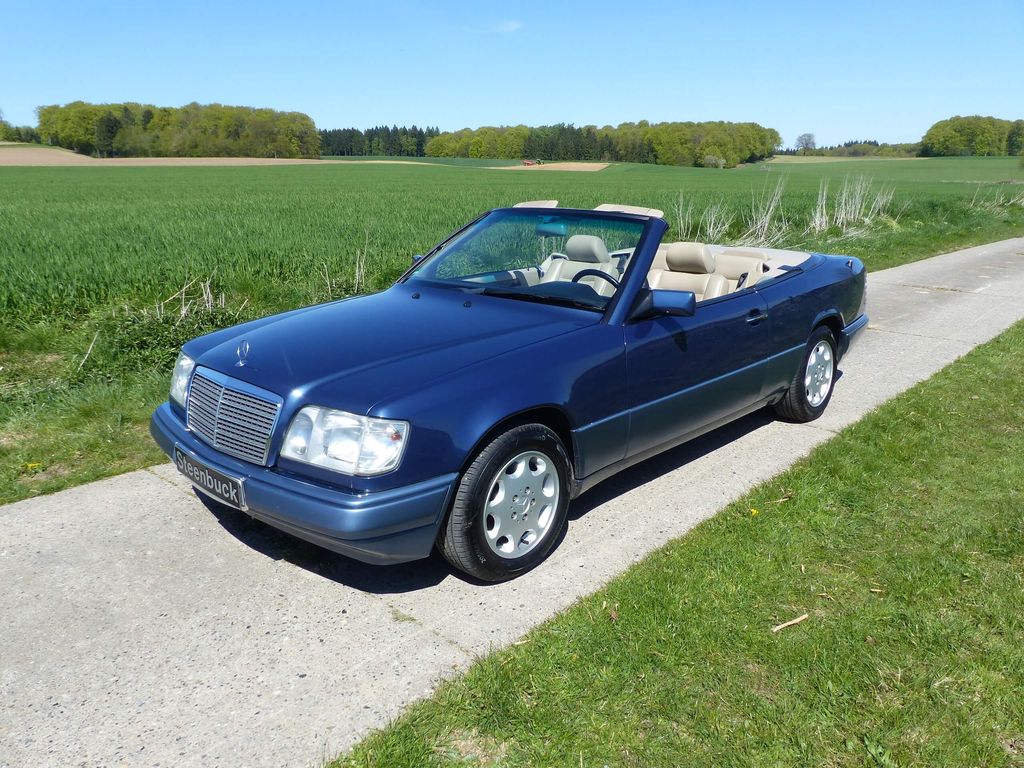 Mercedes-Benz E 220 Cabiolet nachtblau