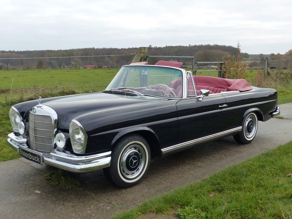Mercedes-Benz 220 SE b Cabriolet dunkelblau