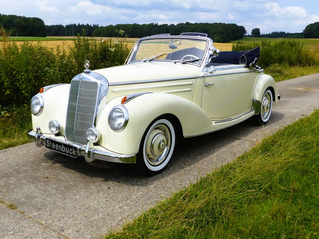 Mercedes-Benz 220 Cabriolet A beige